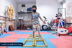 تأمین-کمک-هزینه-درمان-افراد-دارای-معلولیت-جسمی-و-حرکتی-با-خرید-تاج-گل-های-خیریه