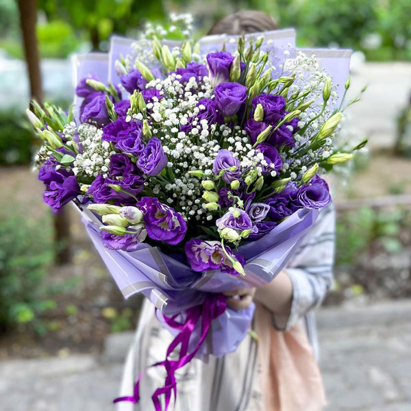 دسته گل هدیه با گل لیسینتوس